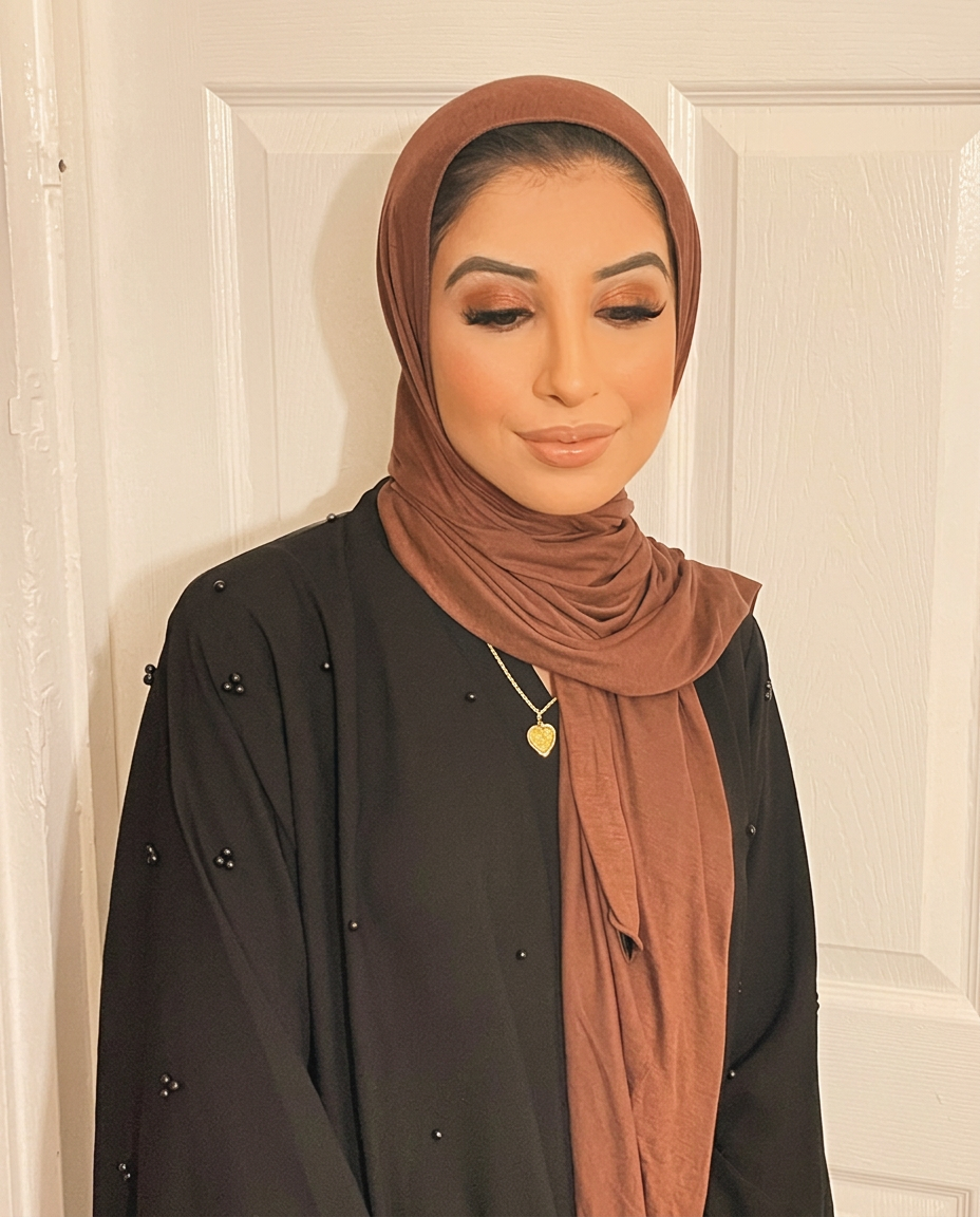 Soft glam — warm neutral tones